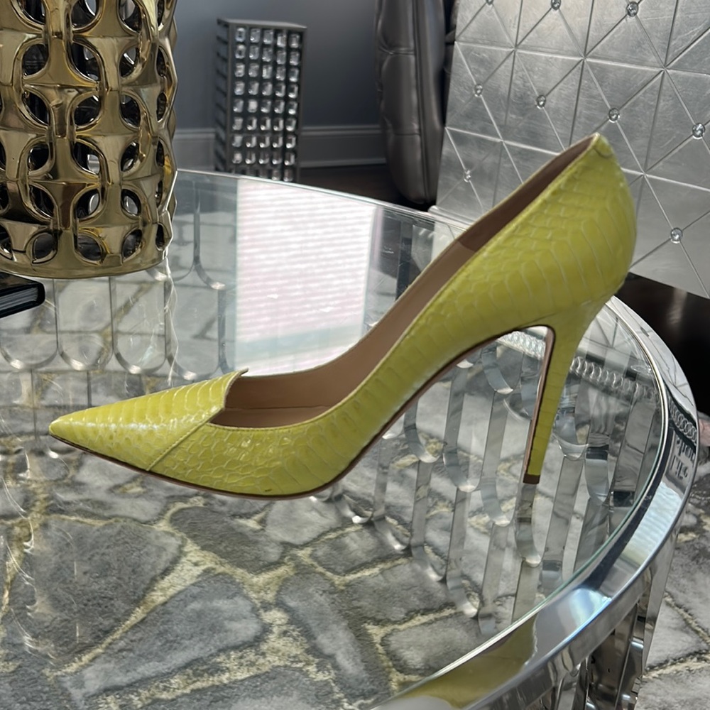 Yellow snake skin 4 inch Jimmy choo pumps. Never worn.